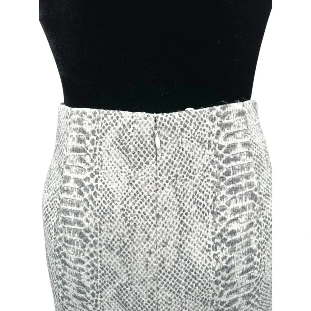 Ann Taylor Womens Straight Pencil Skirt Size 4 White Reptile Print Knit - Picture 7 of 12